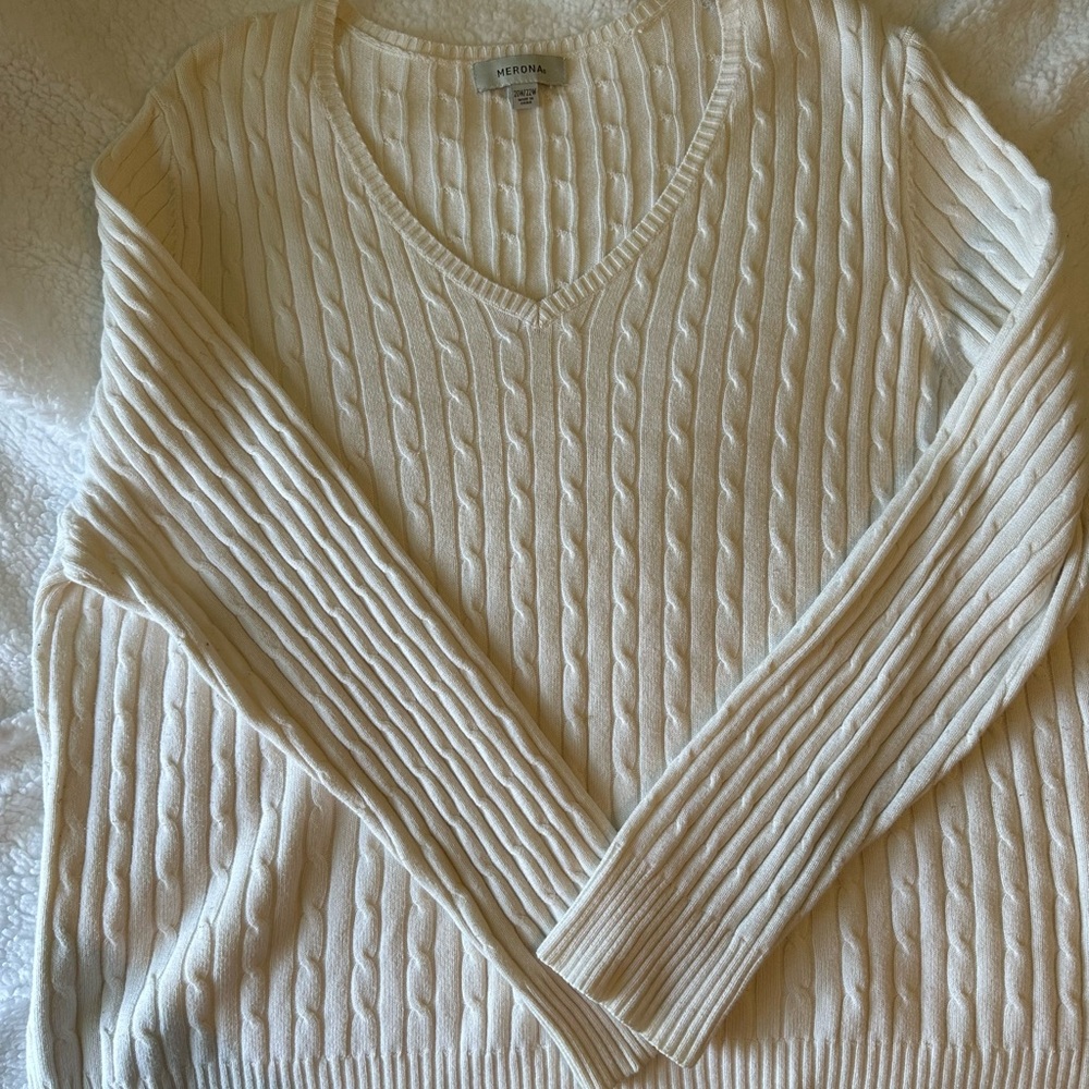 Merona SZ 22/24 Off white V Neck Sweater